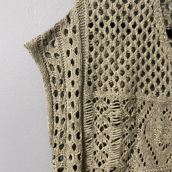 NWT Miracle Crochet V-Neck Sleeveless Green/Gray Top. Size S/M - Picture 4 of 6